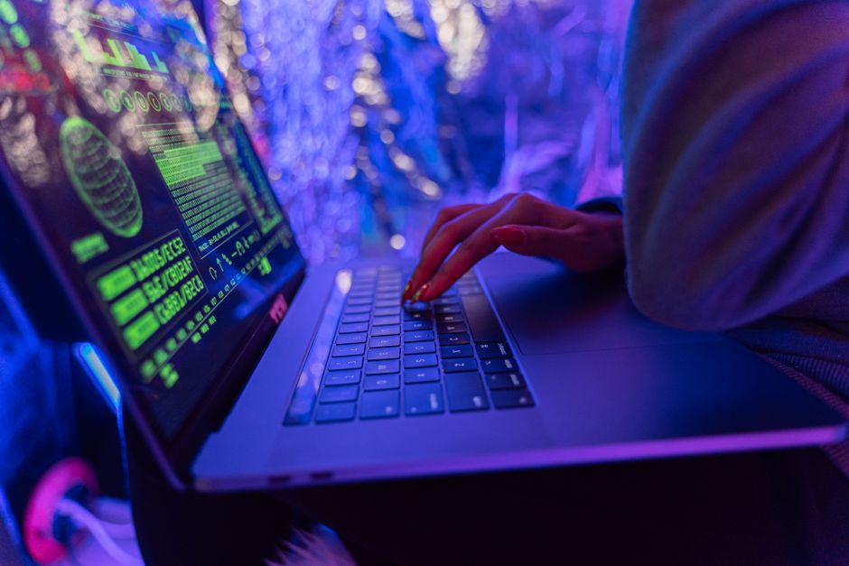 KongTuke Access Broker Deploys Mistic Backdoor Across Insurance and IT Sectors